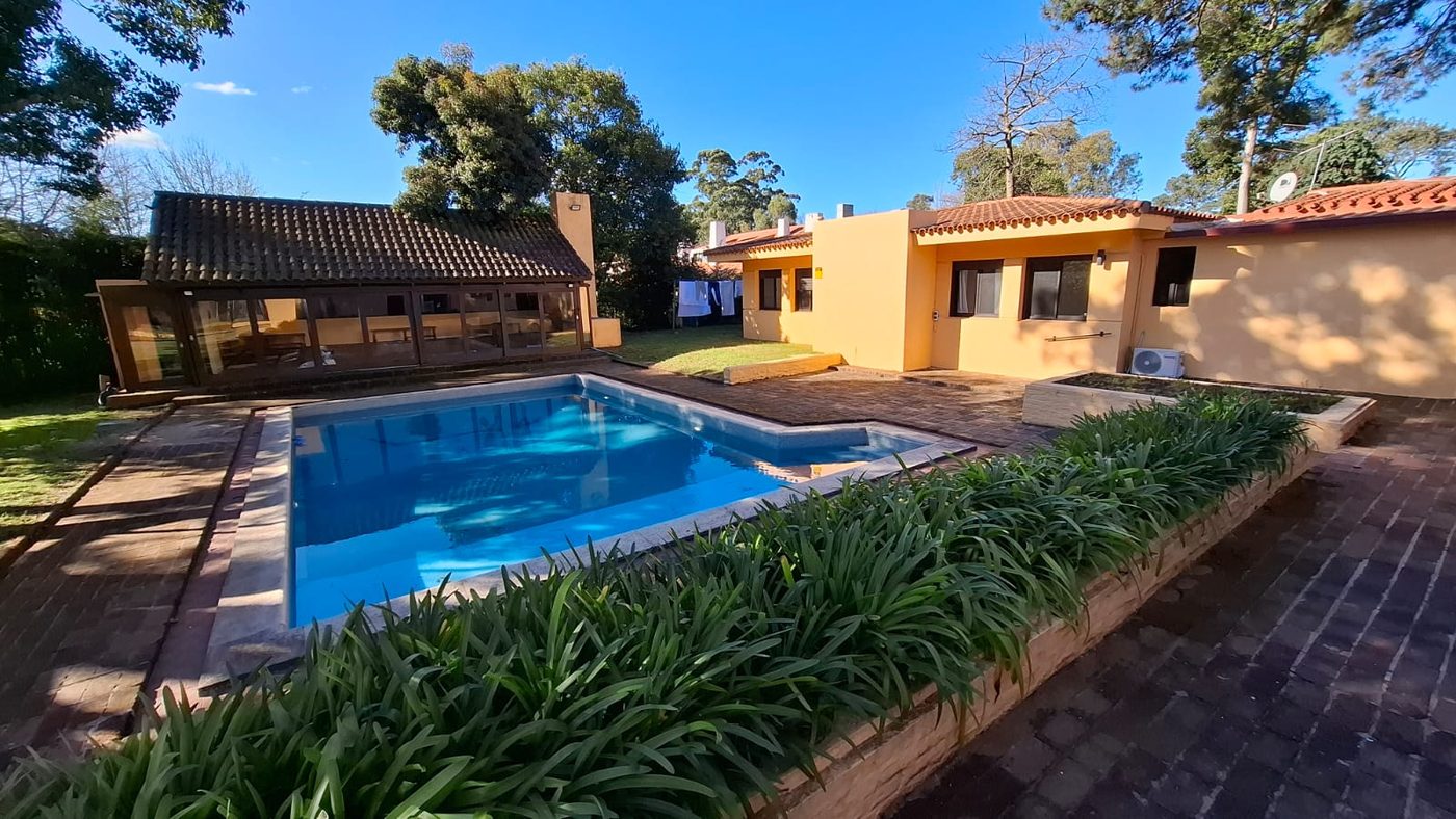 Piscina y parque de Plenitud